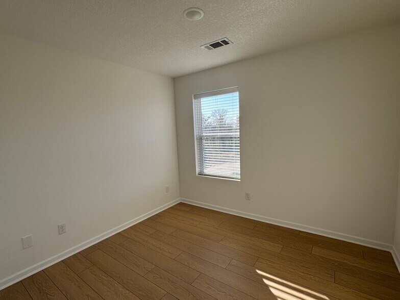 Building Photo - 5888 Butterfield Ct