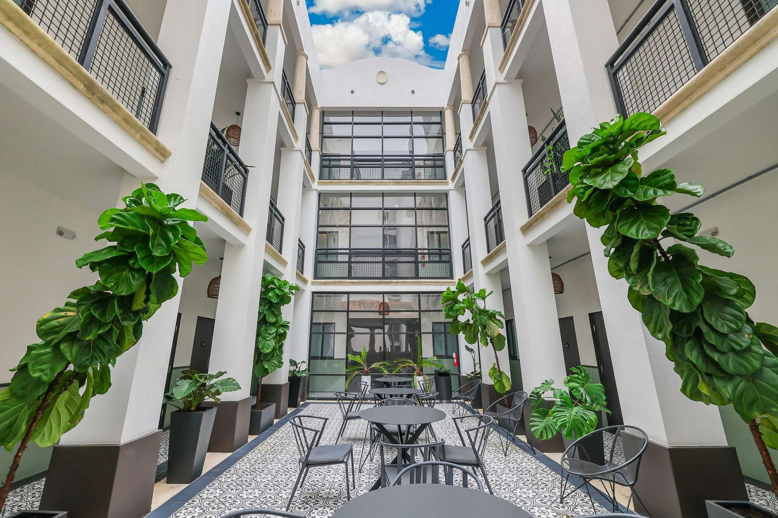 Building Photo - 3031 NE 4th Ave