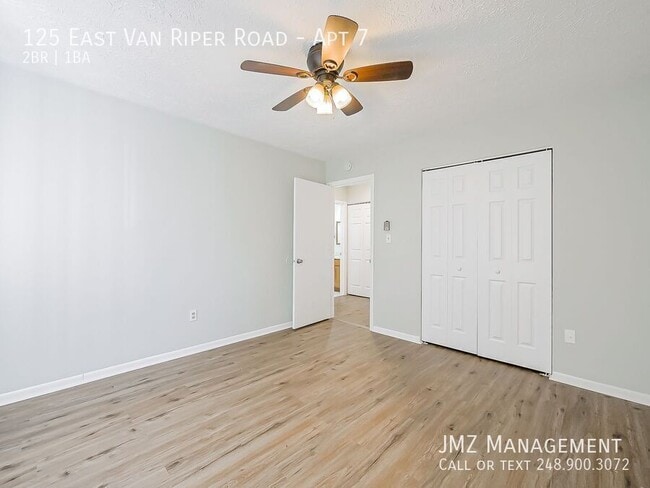 Building Photo - 125 E Van Riper Rd