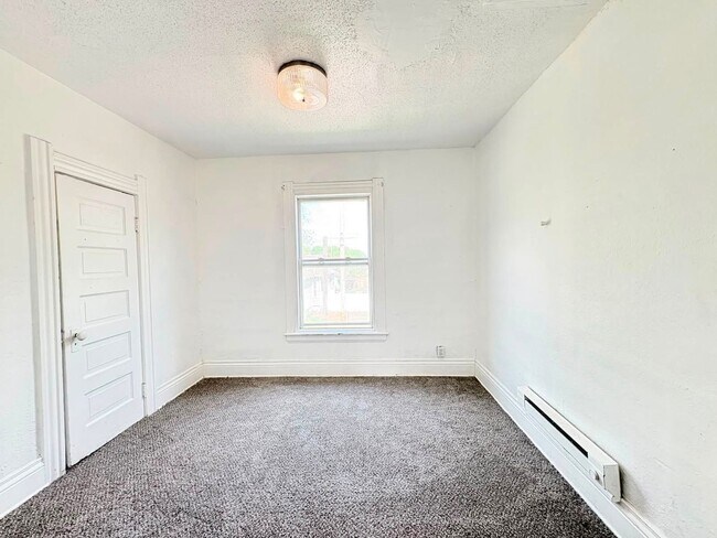 Building Photo - 1239 Norwood Ave