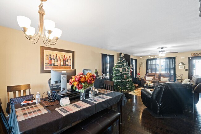 Building Photo - Nice Home in Peach Tree Subdivision Waiting for you to Call home TODAY