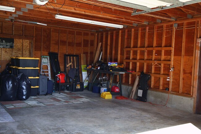 Building Photo - Fruitland Gem: 3BR/2BA with Finished Basement