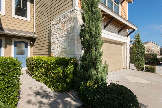 Building Photo - Model Home in City Side Condo Community