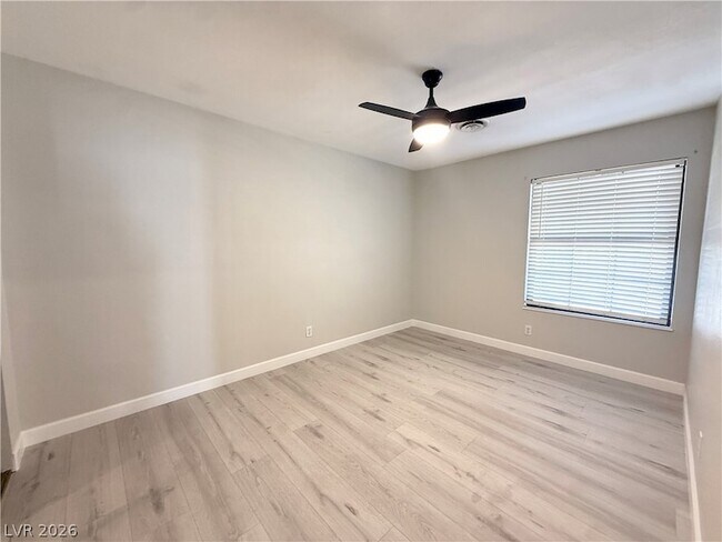 Building Photo - 325 Greenfield Ln