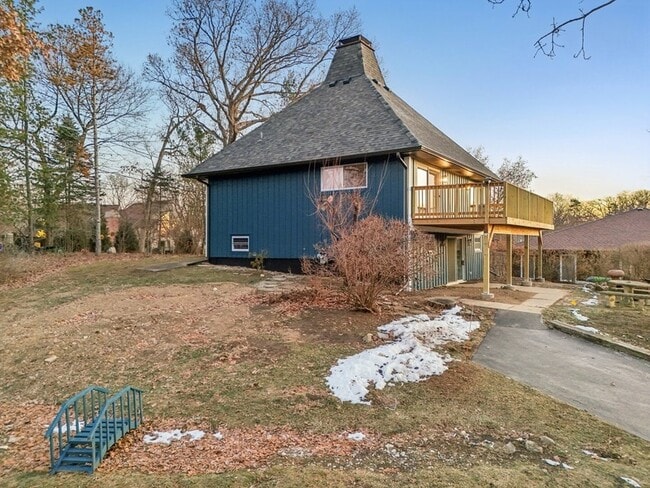 Building Photo - 23460 W N Lakewood Ln