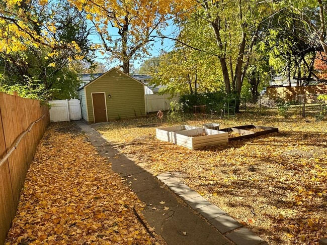 Building Photo - Charming Bungalow in South Broadripple