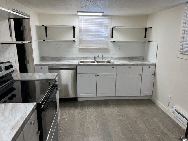 Building Photo - 1310 15th Ave