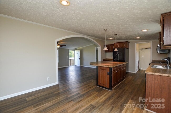 Building Photo - 711 W C J Thomas Rd