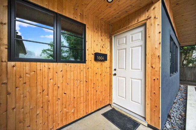 Building Photo - Not your average Davis rental.