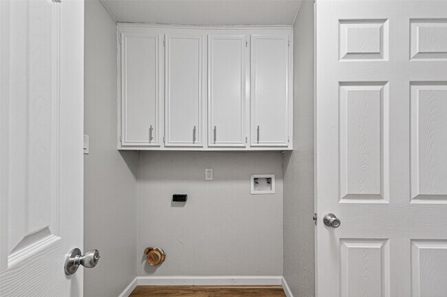 Building Photo - 25503 Foxbriar Ln