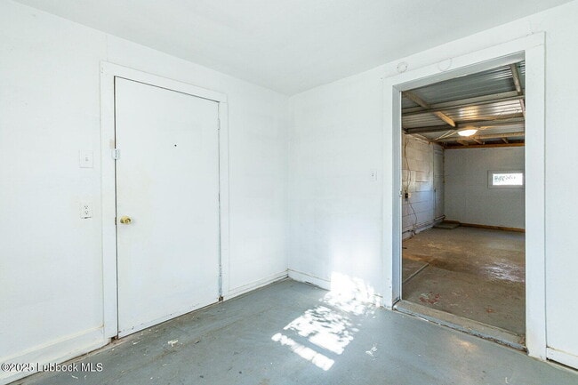 Building Photo - 815 52nd St