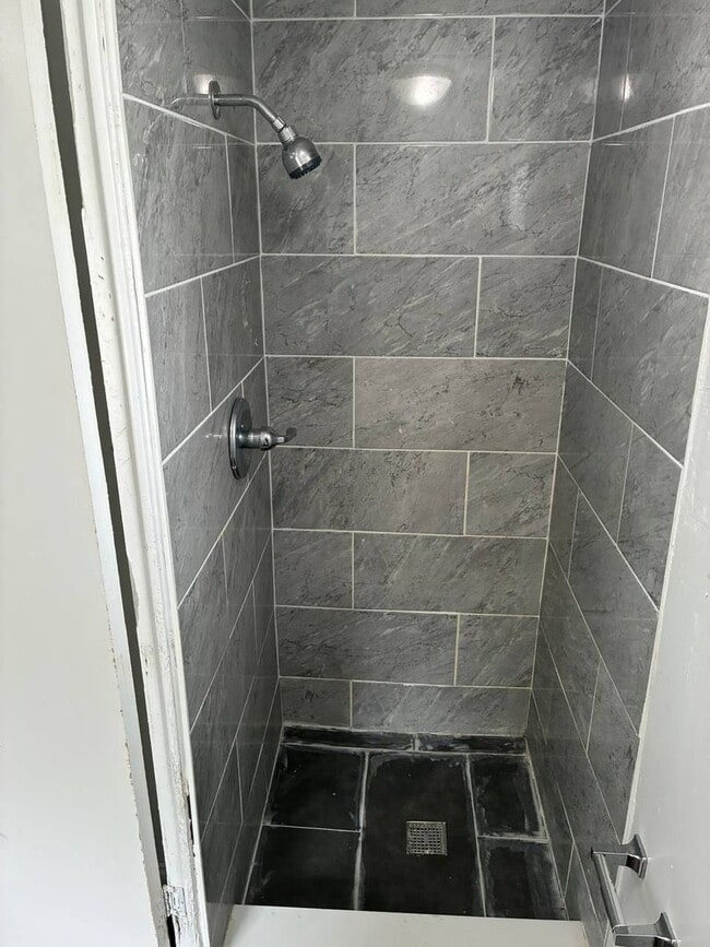 Building Photo - Socrum Loop