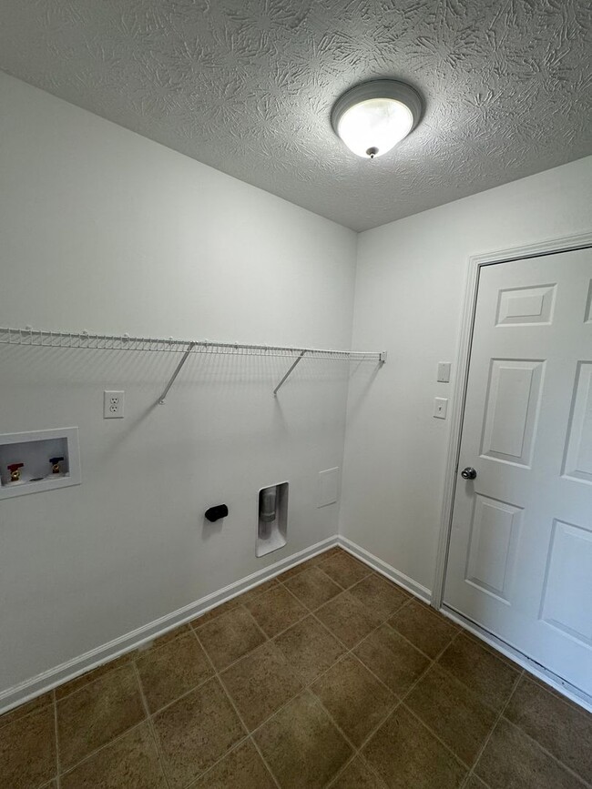Building Photo - Franklin Twp - 4 BR h ome