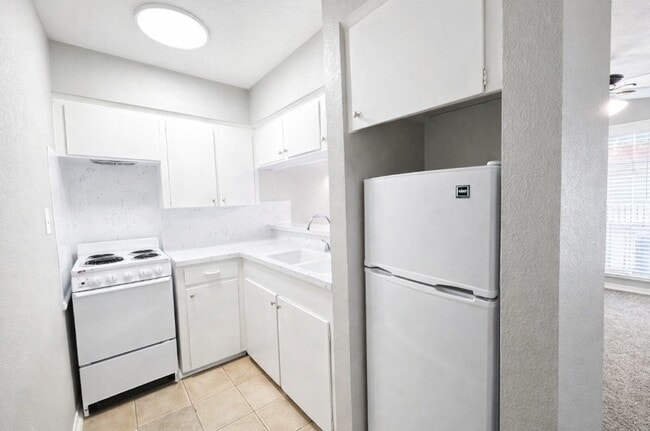 Building Photo - 414 Marshall St