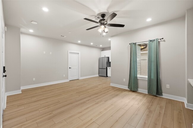 Building Photo - 2406 Truxillo St