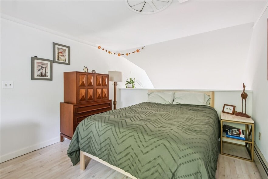 Building Photo - 72 Lakeview Ter