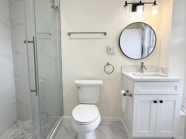 Building Photo - 545 Orange St