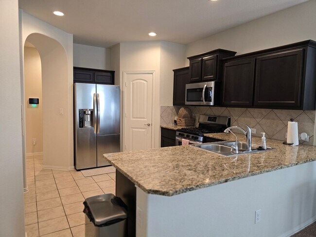 Building Photo - 6911 Longfellow Ranch Rd