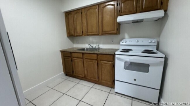 Building Photo - 842 S 63rd Ave