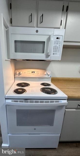 Building Photo - 1402 Valley Dr