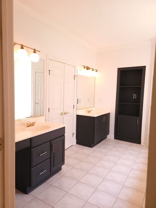 Building Photo - Knoxville 37934 - 4 bedroom, 3.5 bath home...
