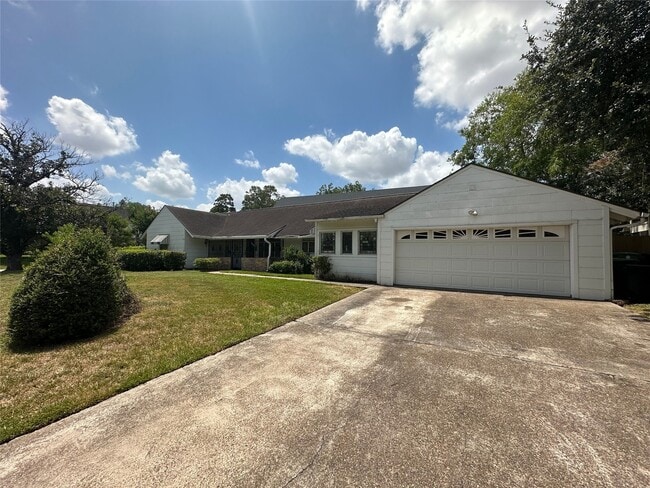 Building Photo - 903 Lamonte Ln