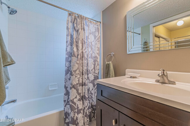 Building Photo - 6236 Clover Bend Dr