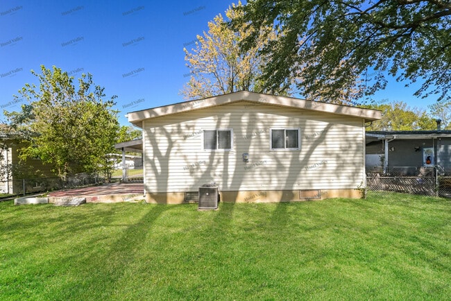 Building Photo - 380 Moule Dr