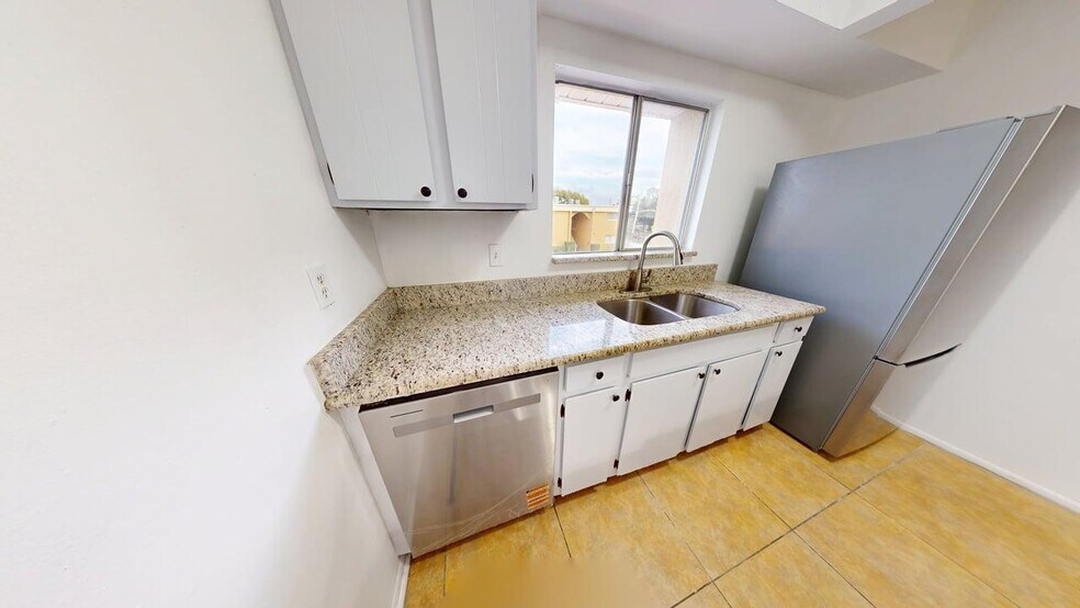 Building Photo - 1000 Lake of the Woods Blvd