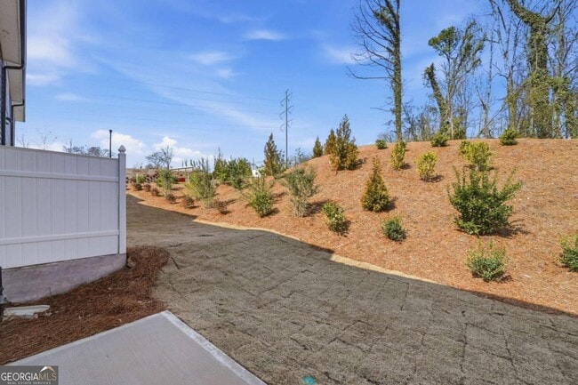 Building Photo - 187 Redbud Rd