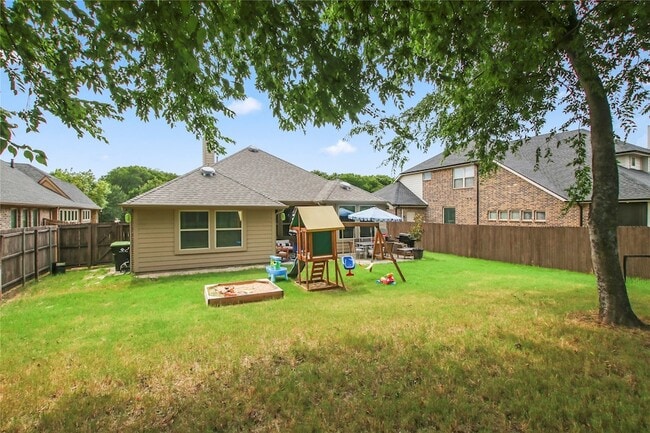Building Photo - 913 Freesia Dr
