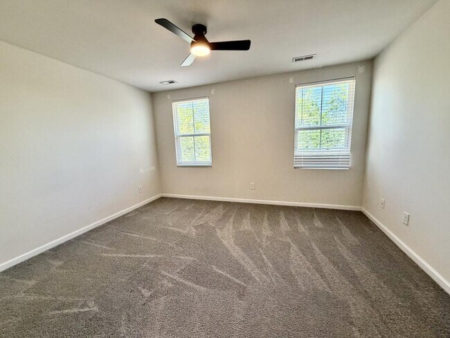 Building Photo - 828 Renee Ave