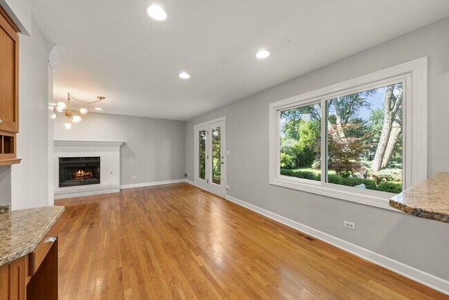 Building Photo - 10S160 Alma Ln