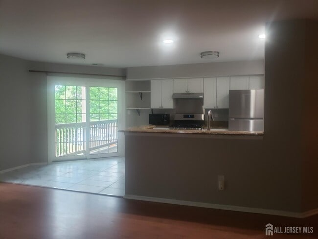 Building Photo - 5032 Beech Ct
