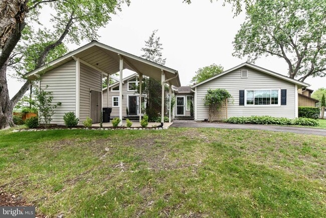 Building Photo - 7635 Bland Dr