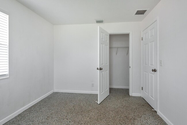 Building Photo - 4882 Jefferson Rd