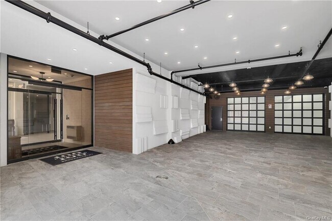 Building Photo - 100 Pondfield Rd