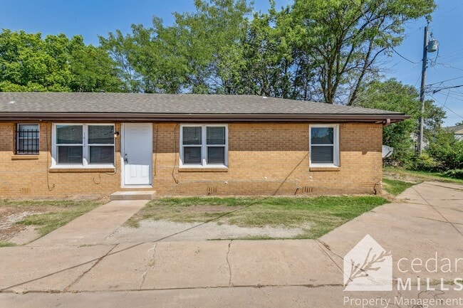 Building Photo - Remodeled Duplex Conveniently Located Near WSU!