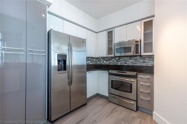 Building Photo - 7900 Harbor Island Dr
