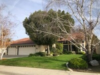 Building Photo - Gorgeous 3 Bedroom 2 Bath Home