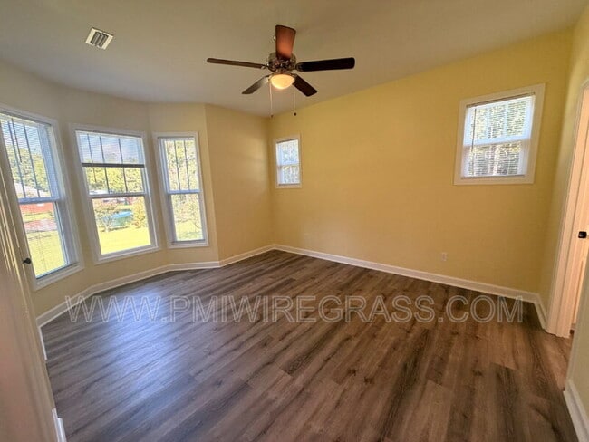 Building Photo - 326 Golf View Dr