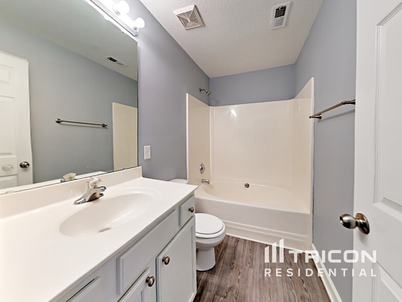 Building Photo - 3633 Crowders View Dr