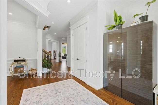Building Photo - 7010 Girard St