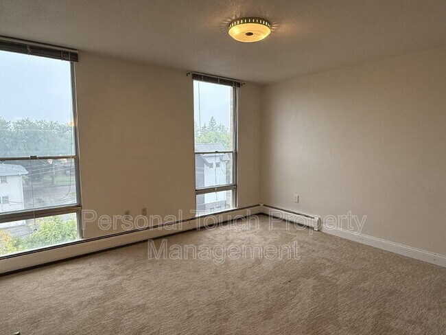 Building Photo - 501 7th St S