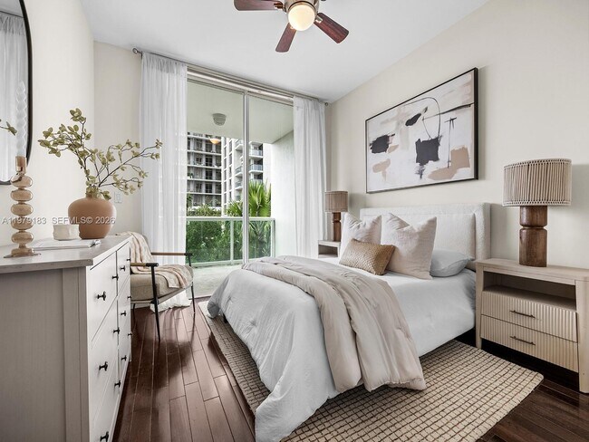 Building Photo - 2645 S Bayshore Dr