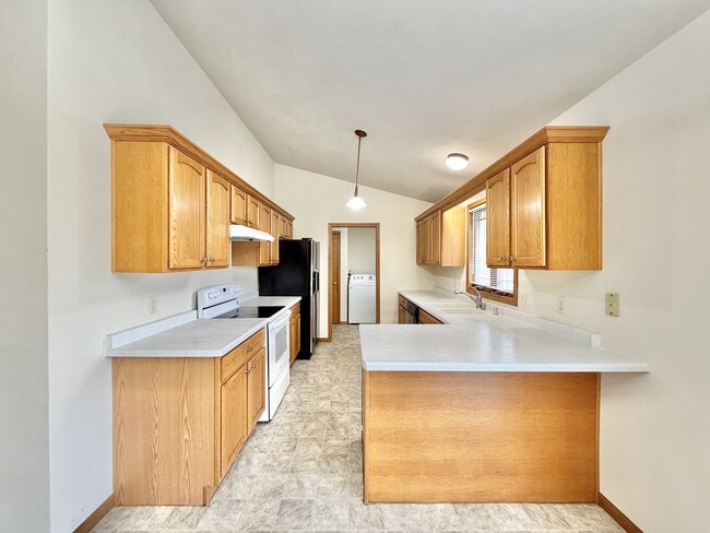 Building Photo - 2402 Stonefield Ln