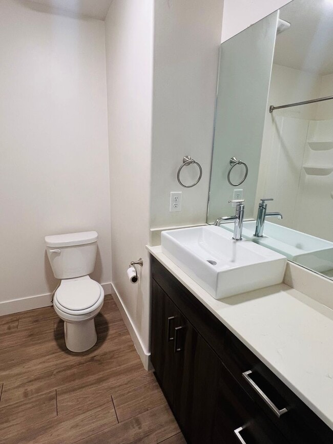 Building Photo - Beautiful new construction town home with ...
