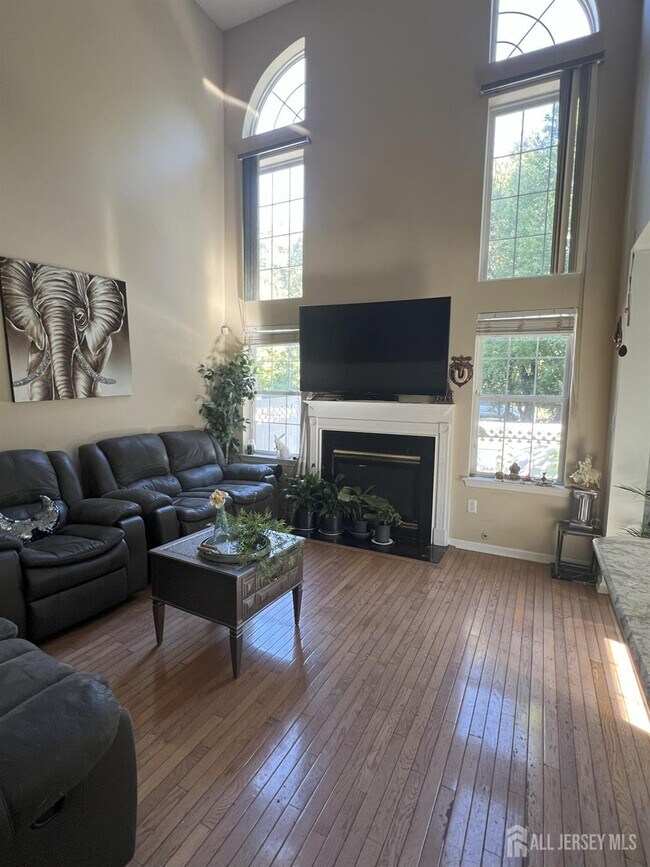 Building Photo - 301 Park Knoll