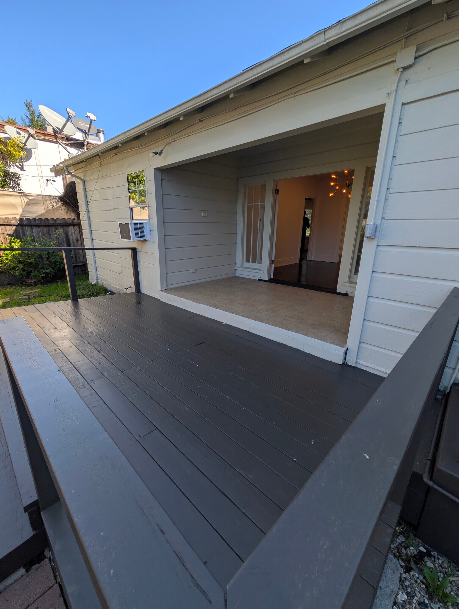 Building Photo - 849 N West Knoll Dr