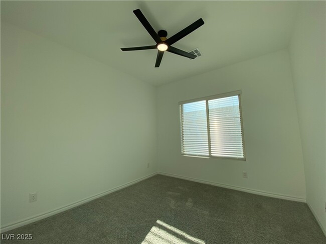 Building Photo - 600 Carriage Hill Dr